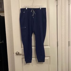 Figs scrub, joggers, size XL￼